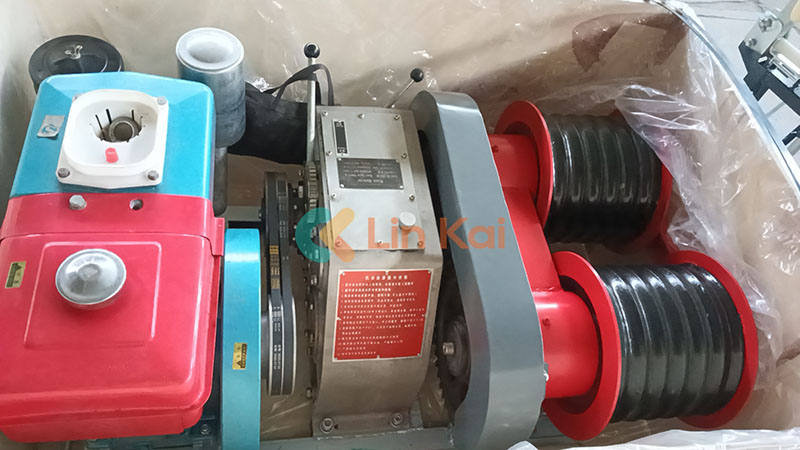Ningbo LingKai-nin elektrik enerjisi avadanlığı Omana çatır